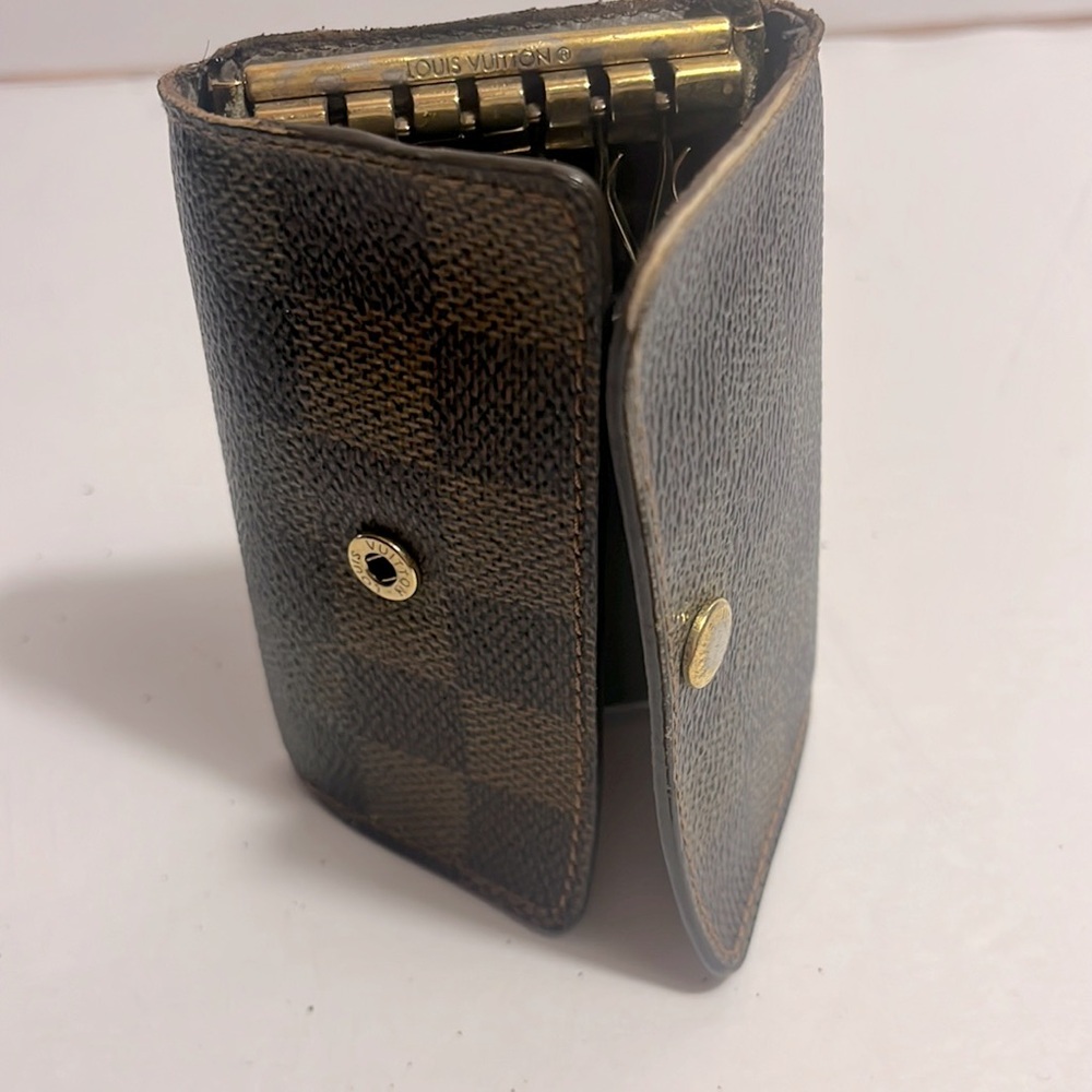 Authentic Louis Vuitton Damier key case